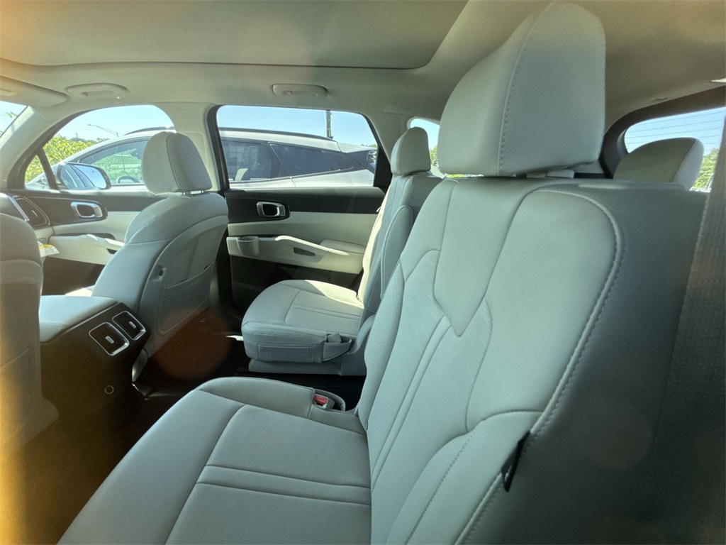 2025 Kia Sorento EX photo 12