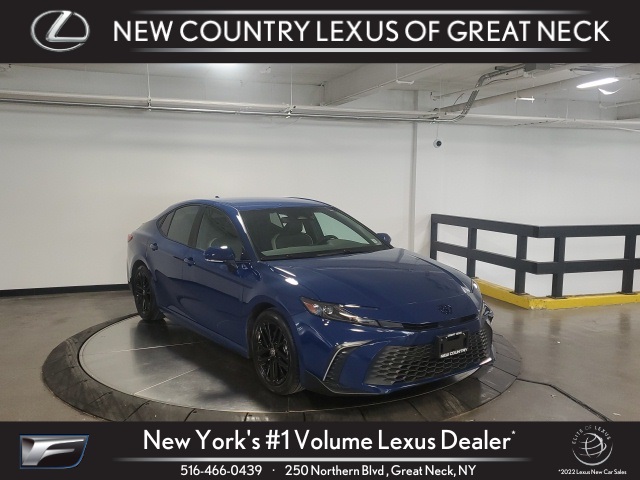 2025 Toyota Camry SE's photo