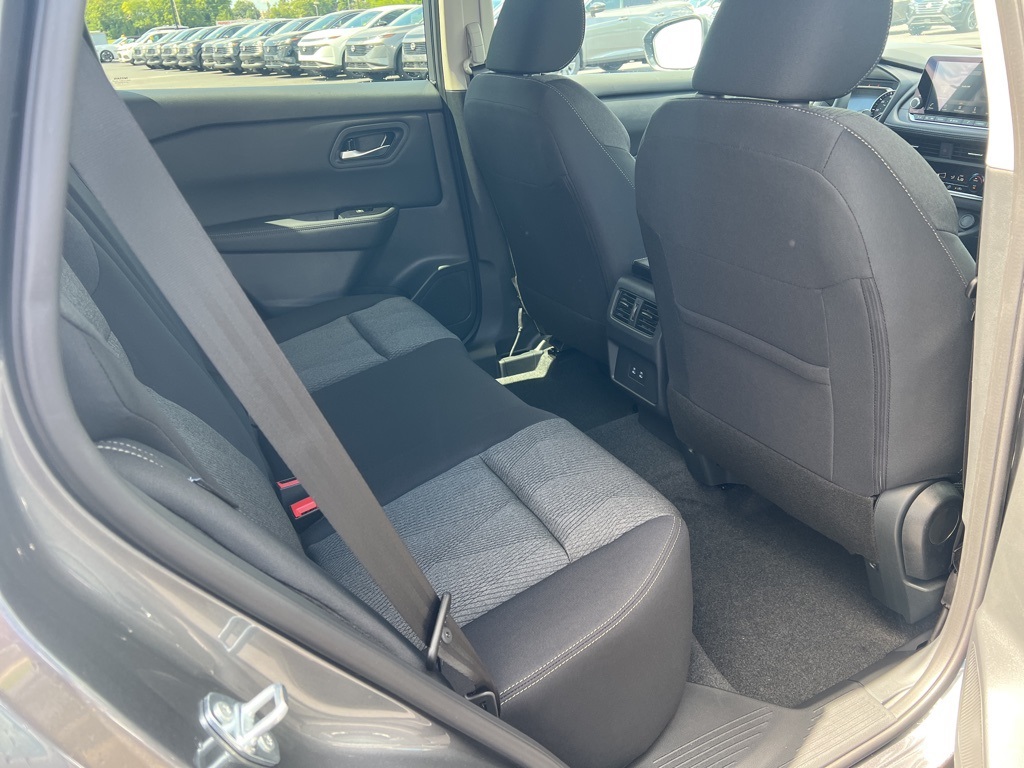 2026 Nissan Rogue SV photo 8