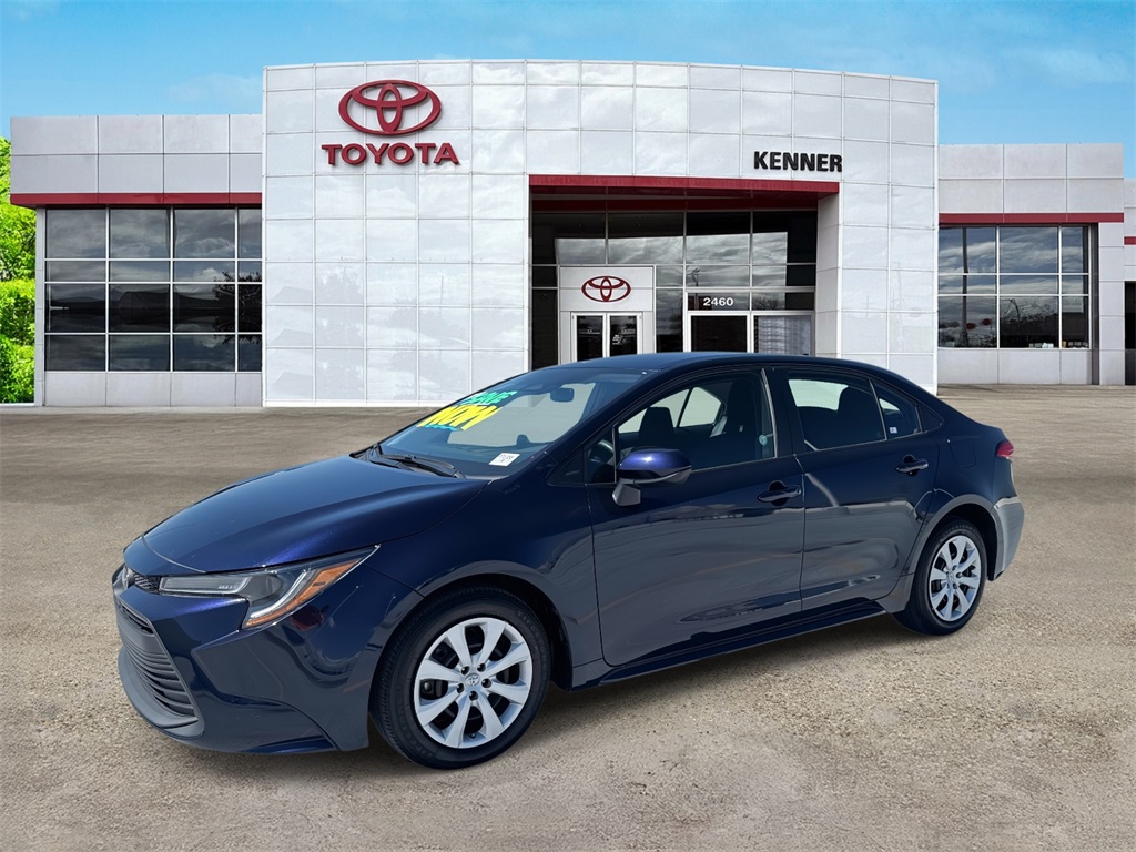 2023 Toyota Corolla LE photo 3