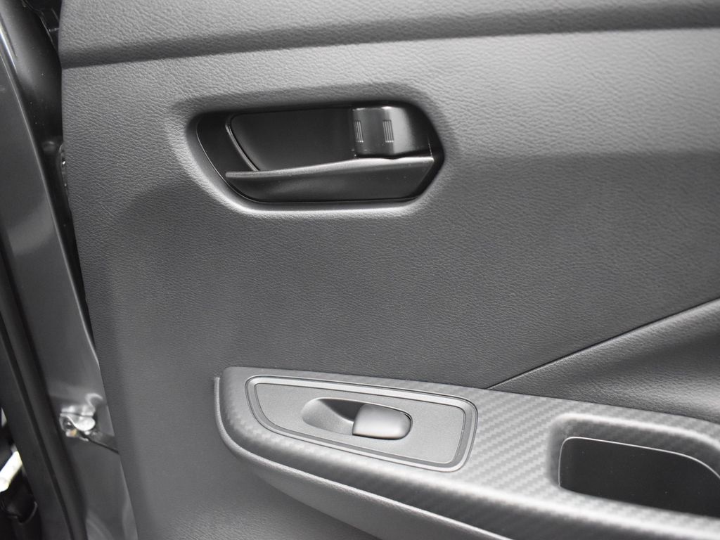 2025 Nissan Versa 1.6 S photo 17