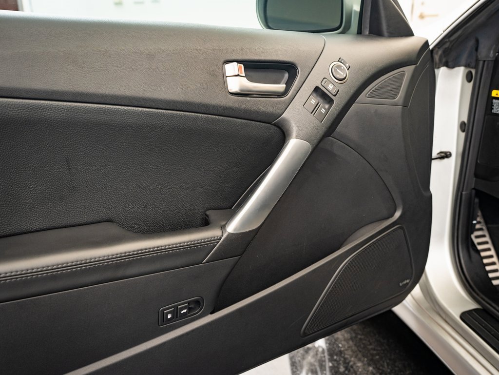 2013 Hyundai Genesis Coupe 3.8 Track photo 22