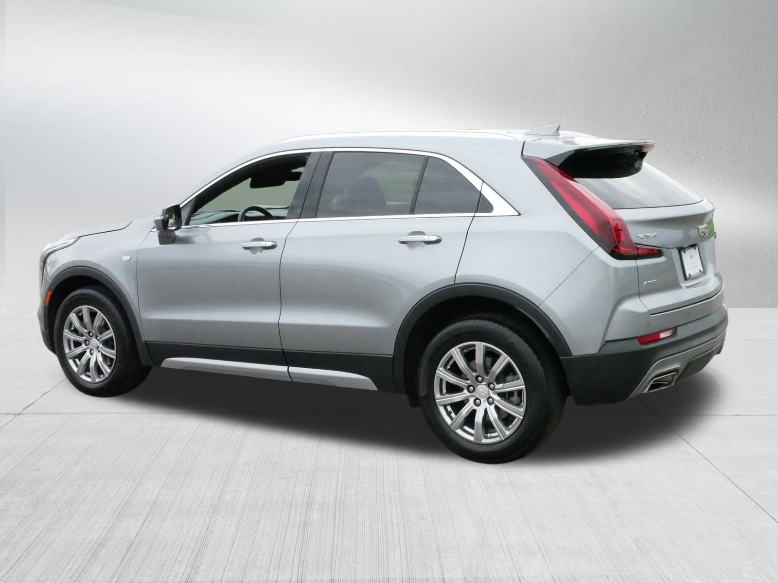 2023 Cadillac XT4 Premium Luxury photo 3