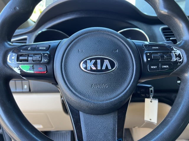 2016 Kia Sedona LX photo 16