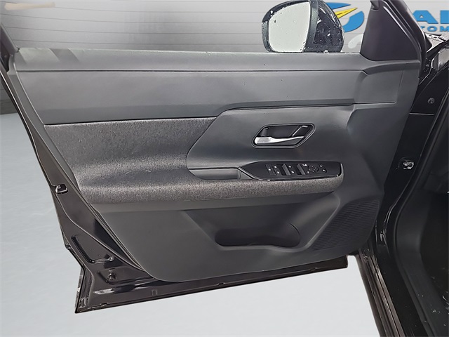 2025 Nissan Kicks SV photo 23