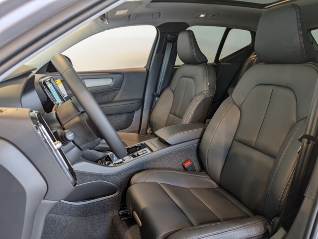 2026 Volvo XC60 B5 Plus photo 11