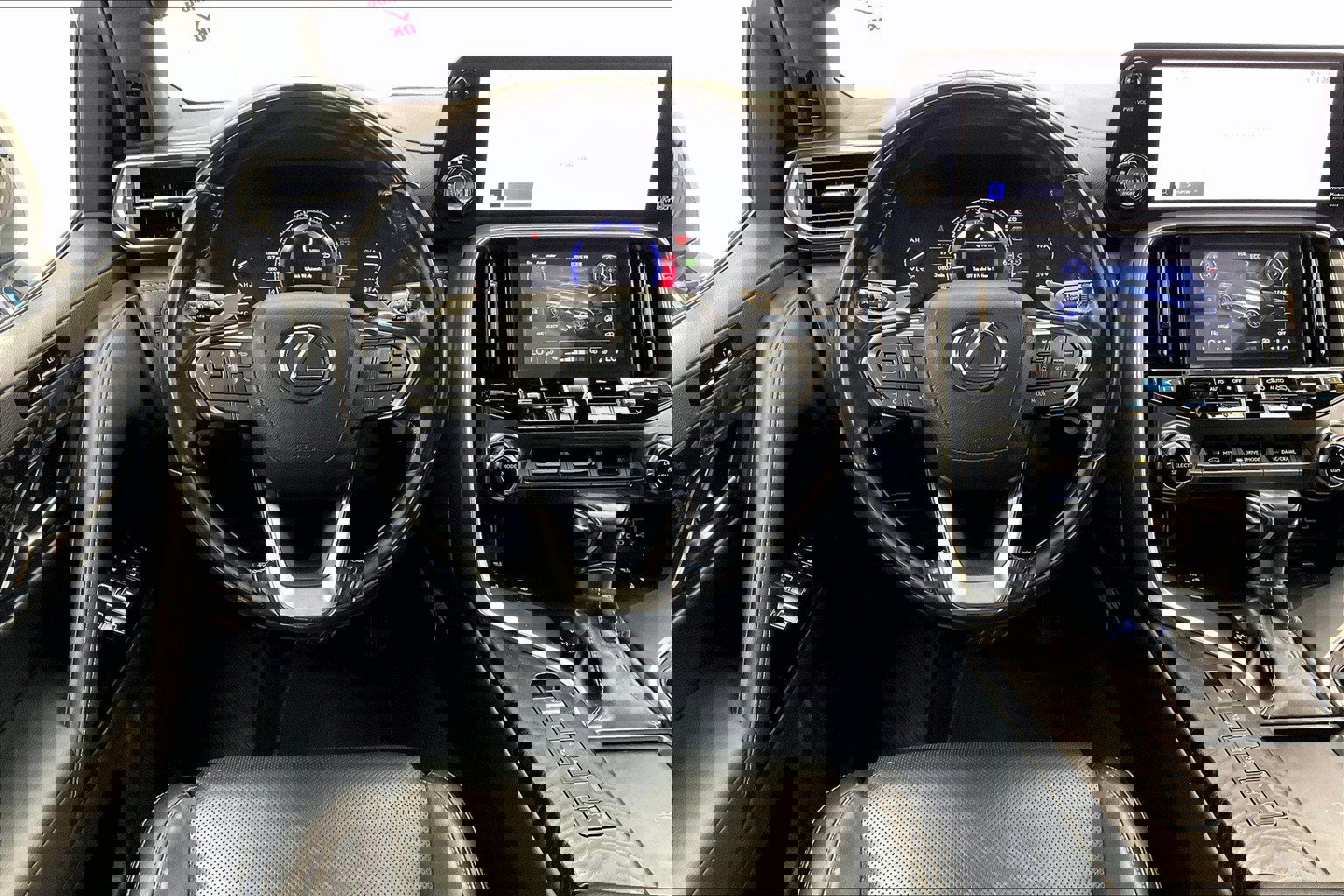 2022 Lexus LX 600 Luxury photo 3