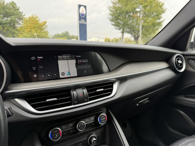2022 Alfa Romeo Stelvio Ti photo 35