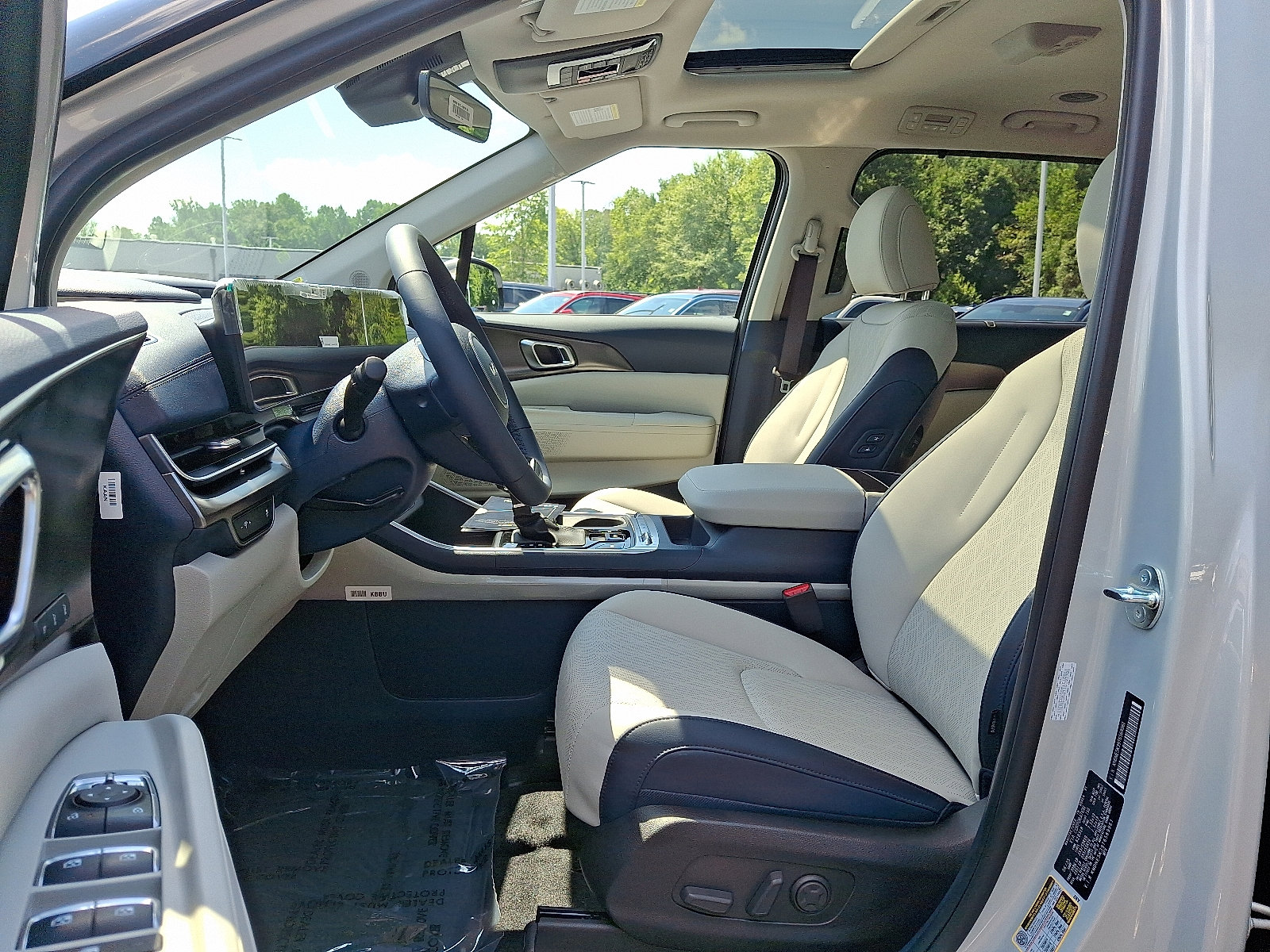 2026 Kia Carnival SX photo 5