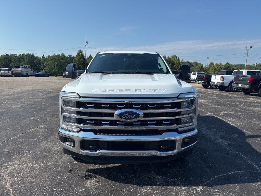 2026 Ford F-250 Lariat photo 2