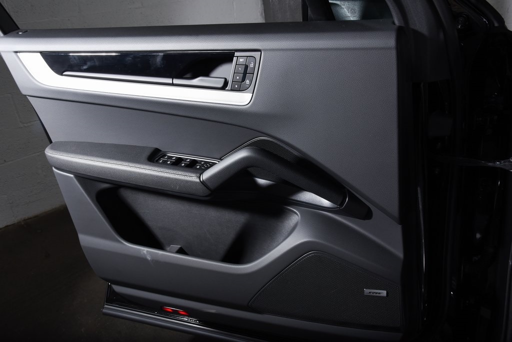 2025 Porsche Cayenne Coupe S photo 29