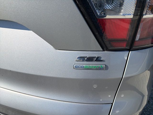 2018 Ford Escape SEL photo 4