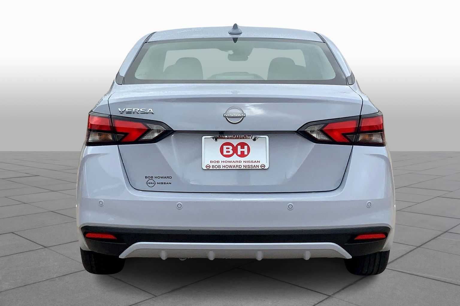 2025 Nissan Versa SV photo 4