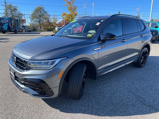 2024 Volkswagen Tiguan SE R-Line Black photo 2