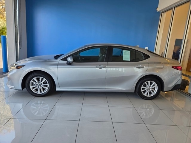 2025 Toyota Camry LE photo 4
