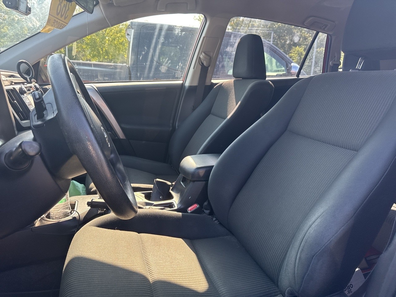 2016 Toyota RAV4 LE photo 4