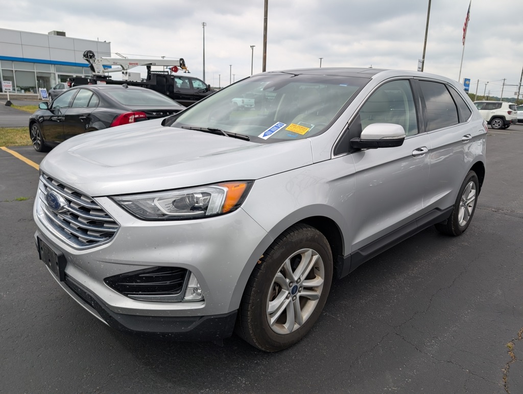 2019 Ford Edge SEL photo 3
