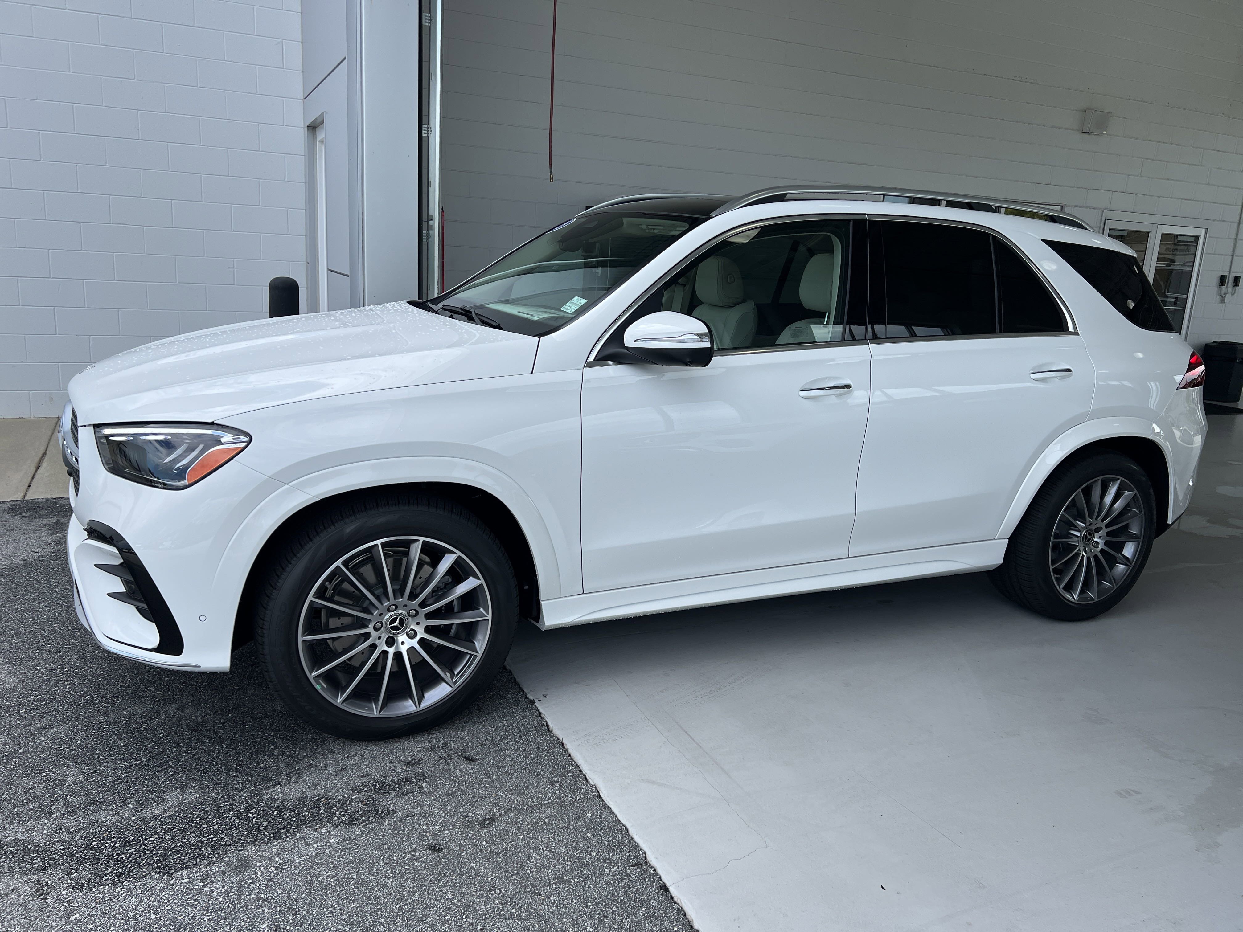 2025 Mercedes Benz GLE 350 4MATIC photo 2