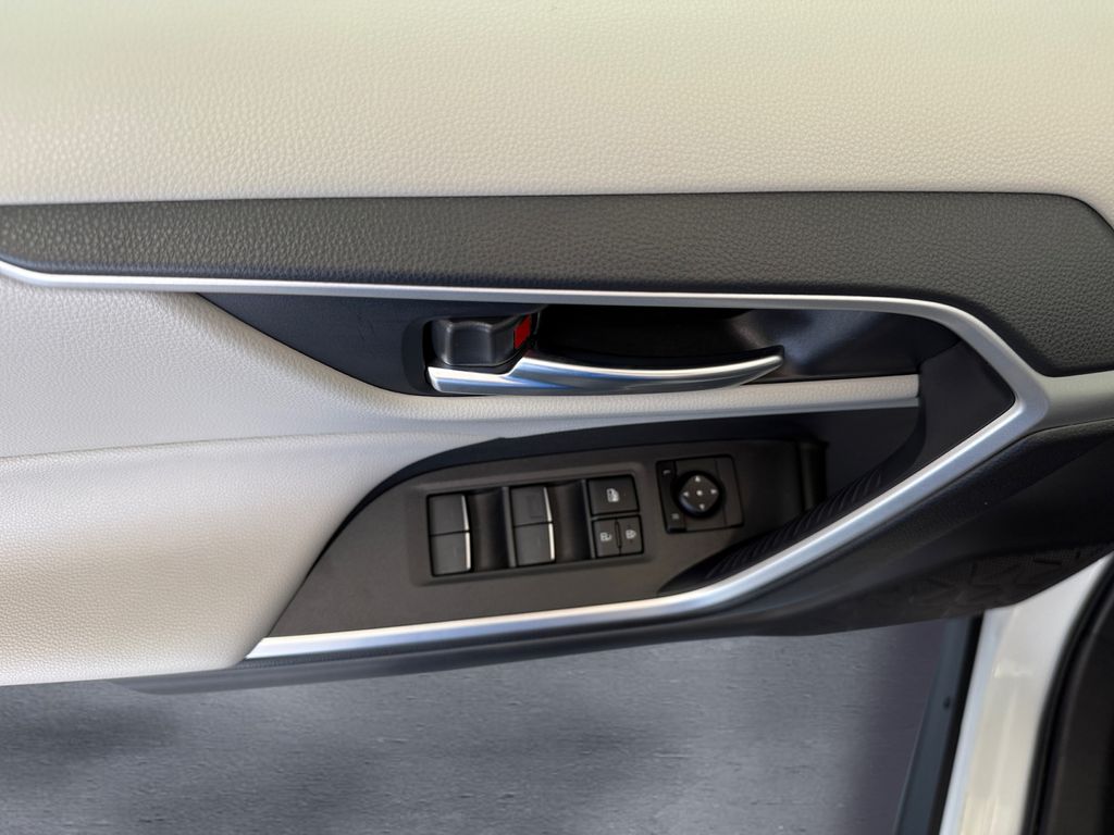 2024 Toyota RAV4 Hybrid XLE photo 10