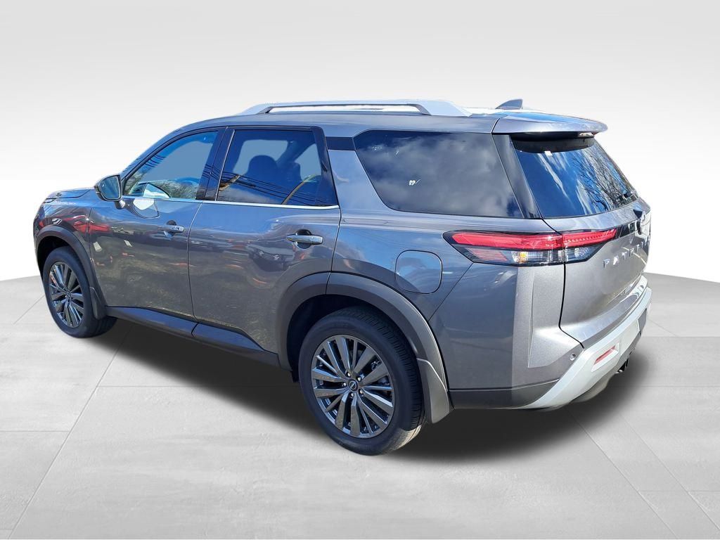 2025 Nissan Pathfinder SL photo 3