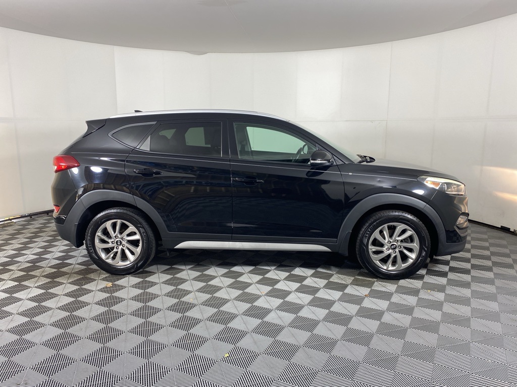 2017 Hyundai Tucson SE Plus photo 9