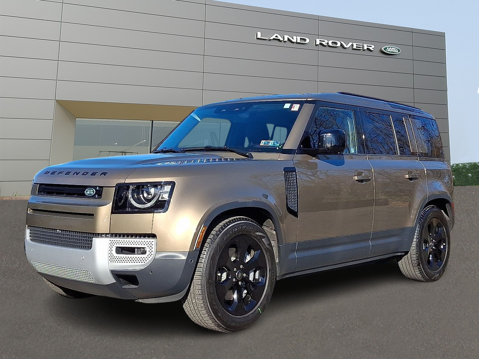 2025 Land Rover Defender S's photo