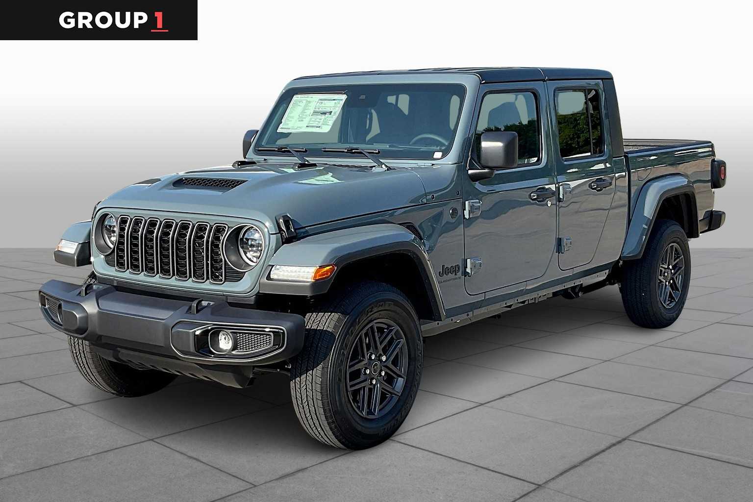 2025 Jeep Gladiator Sport S's photo