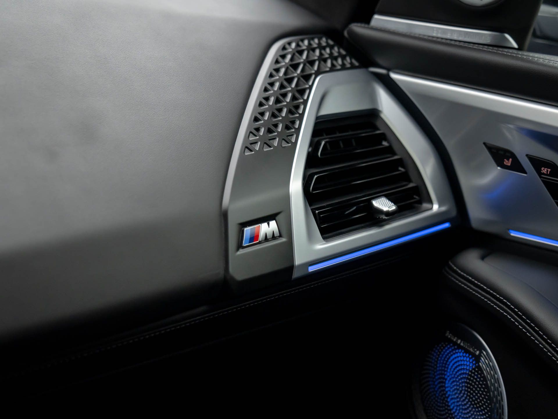 New 2025 Carbon Black Metallic BMW Base image 32