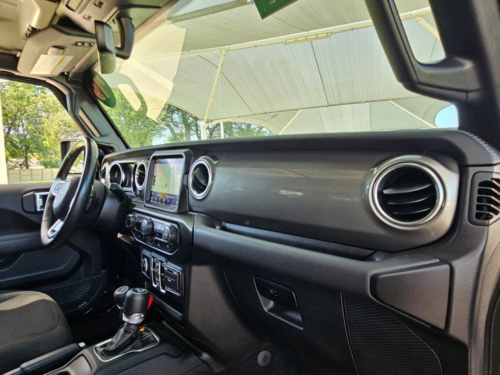 2022 Jeep Wrangler Unlimited Sahara photo 19