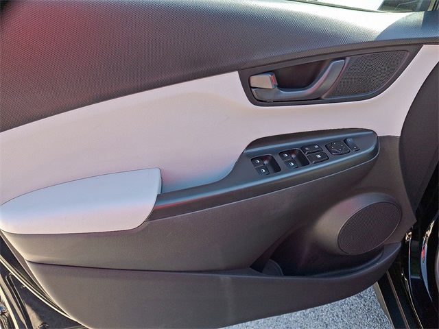 2023 Hyundai Kona SEL photo 11