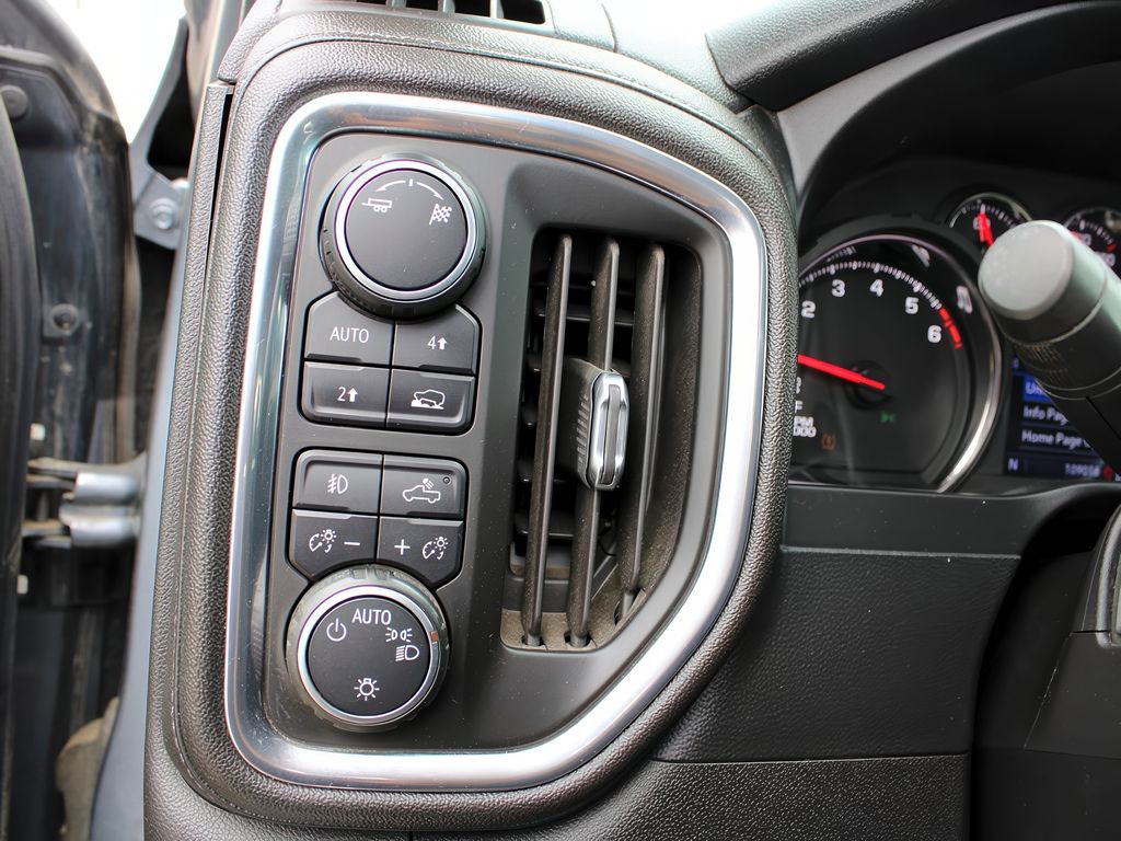 2019 Chevrolet Silverado 1500 RST photo 15