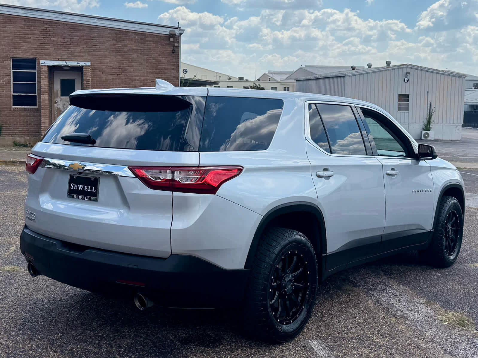 2021 Chevrolet Traverse LS photo 4