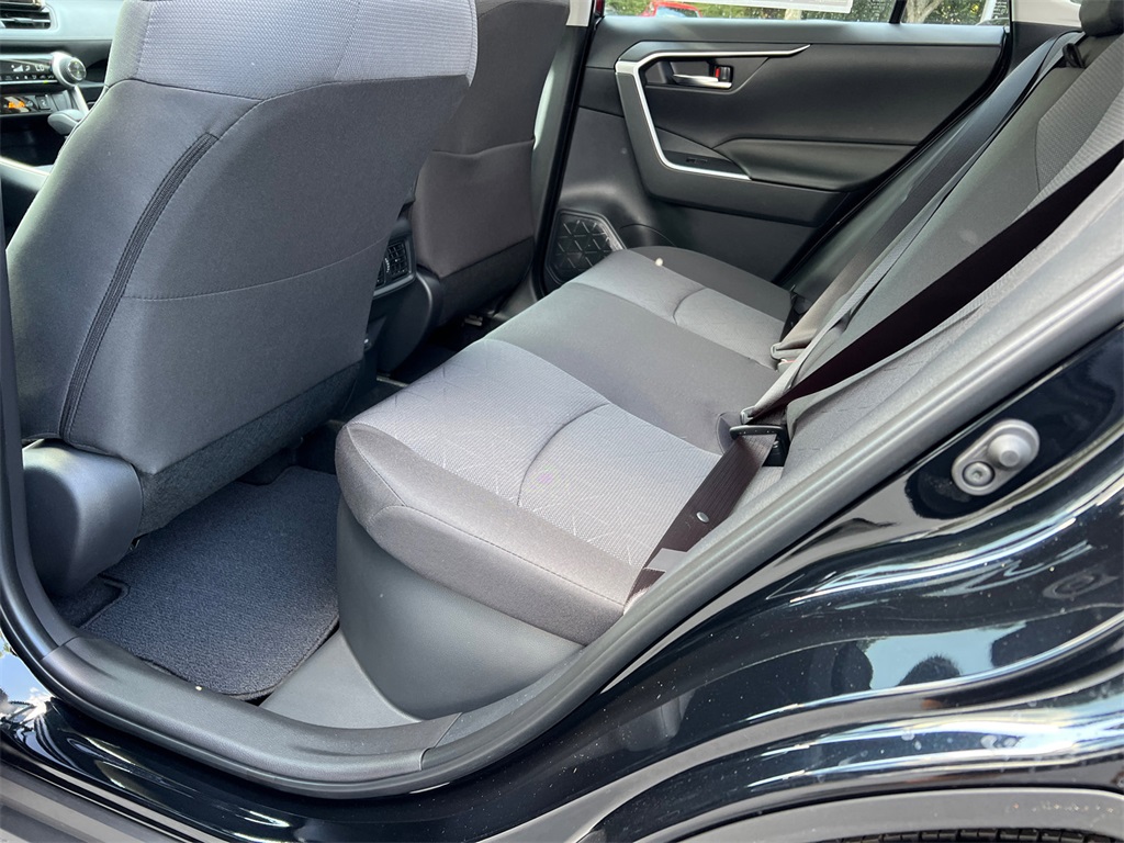 2025 Toyota RAV4 Hybrid XLE photo 21