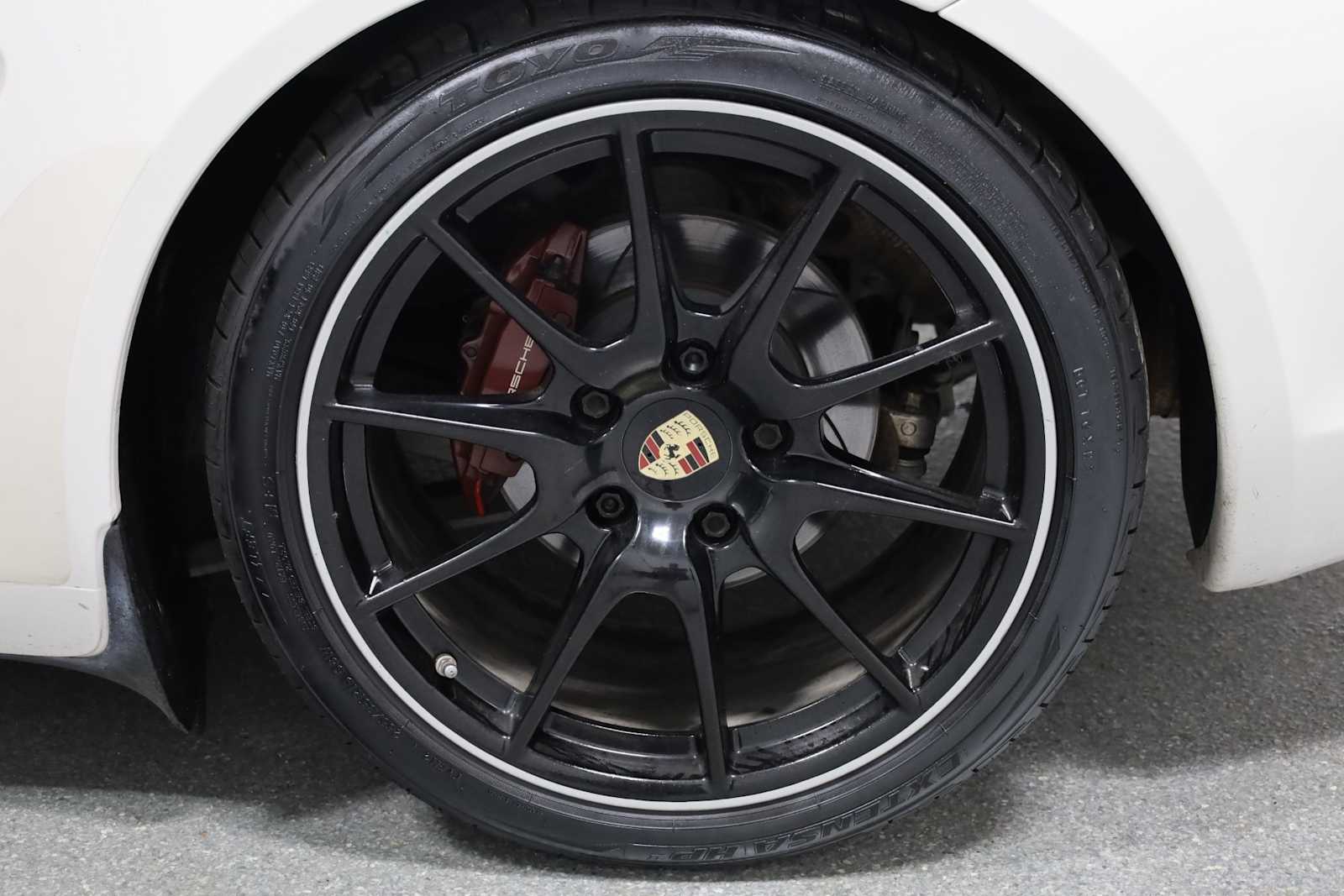 2012 Porsche Cayman R photo 25