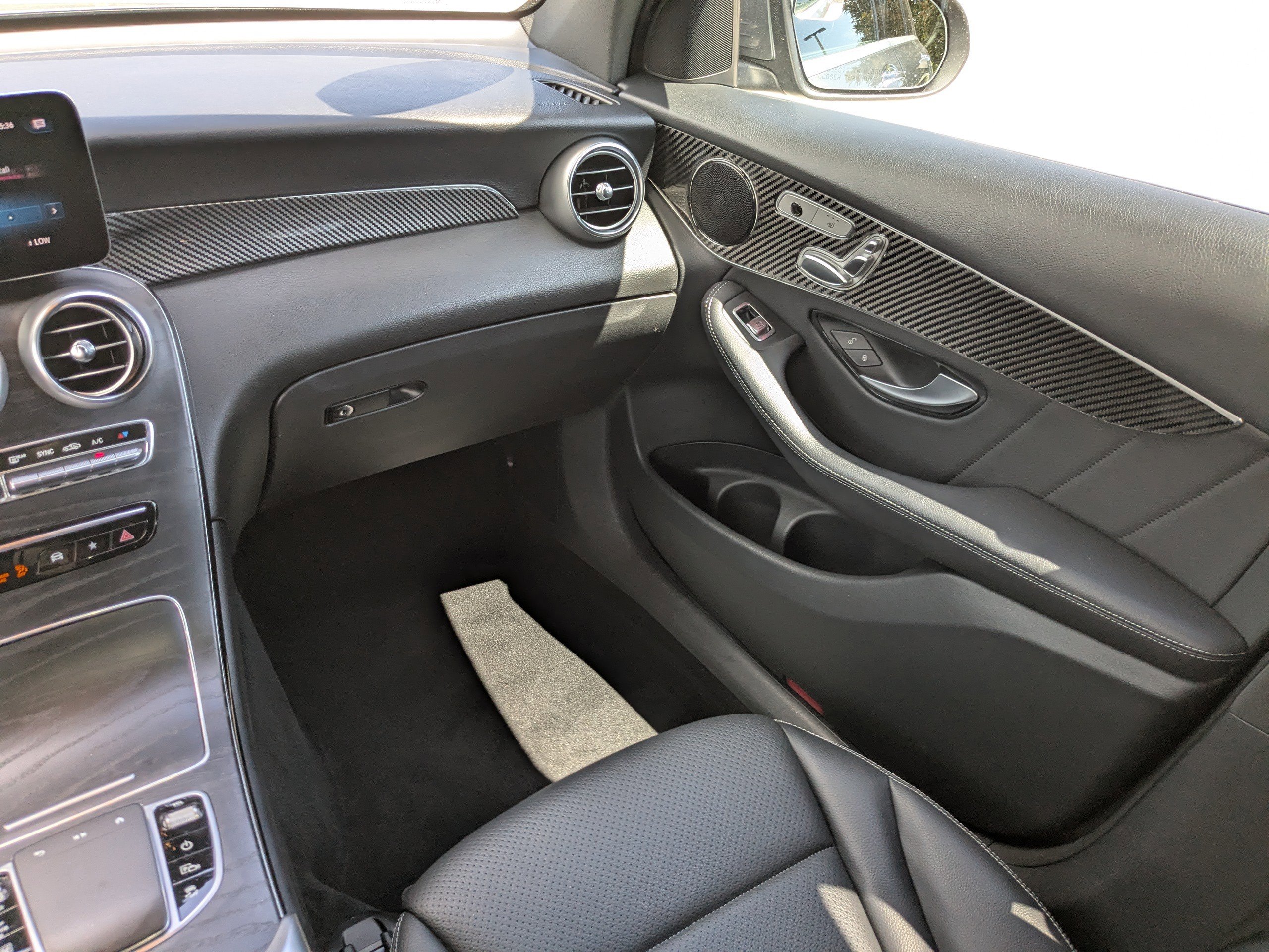 2022 Mercedes Benz GLC 300 photo 12