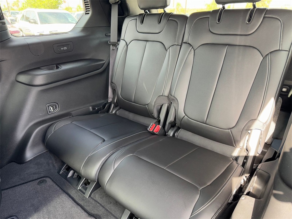 2025 Jeep Grand Cherokee Limited photo 8