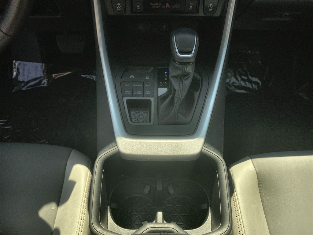 2022 Toyota RAV4 XLE Premium photo 22