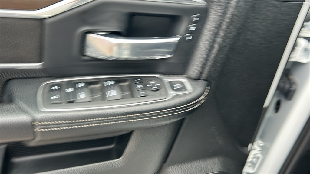 2022 Ram 2500 Laramie photo 16
