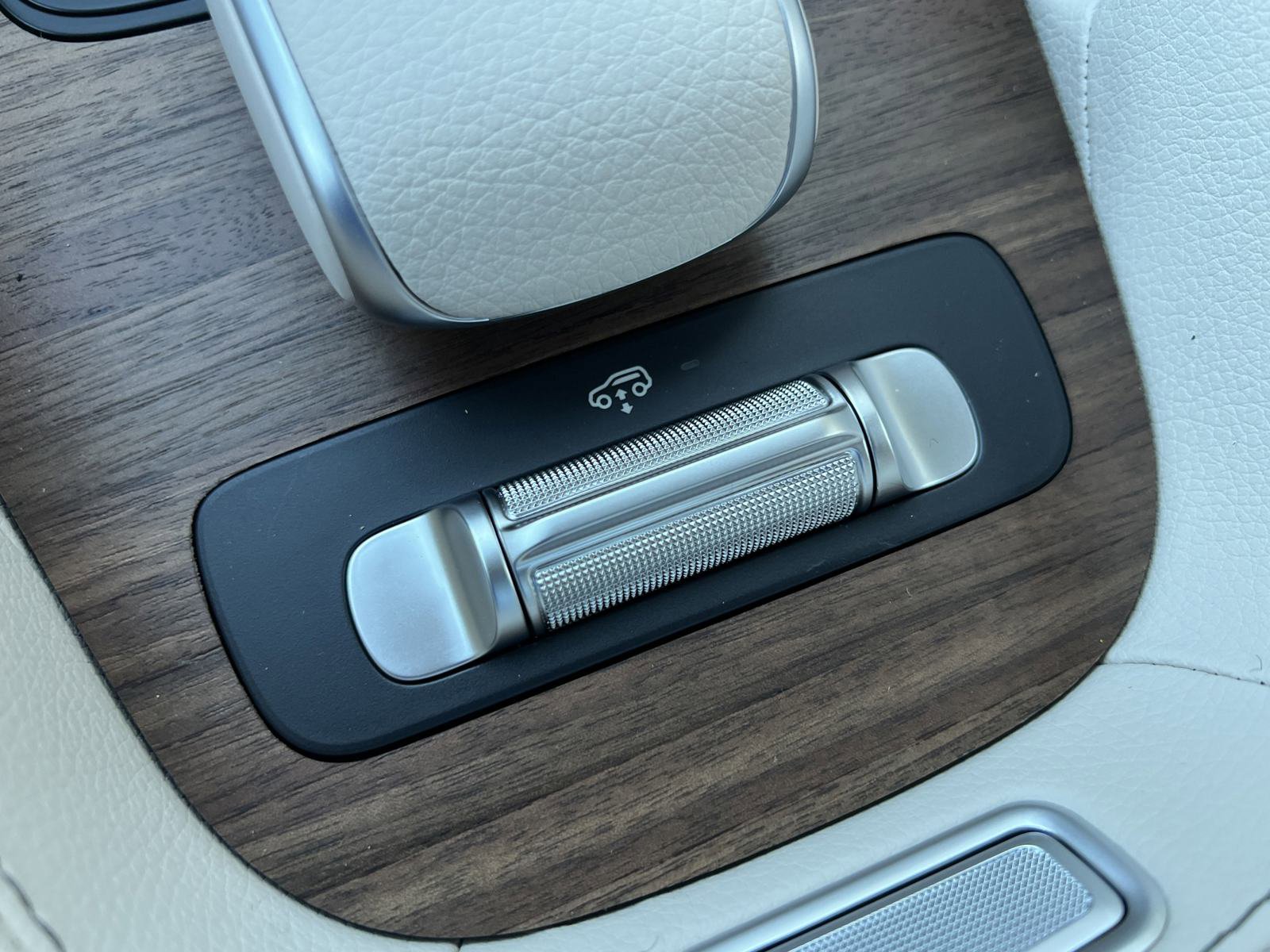2025 Mercedes Benz GLS 450 4MATIC photo 45