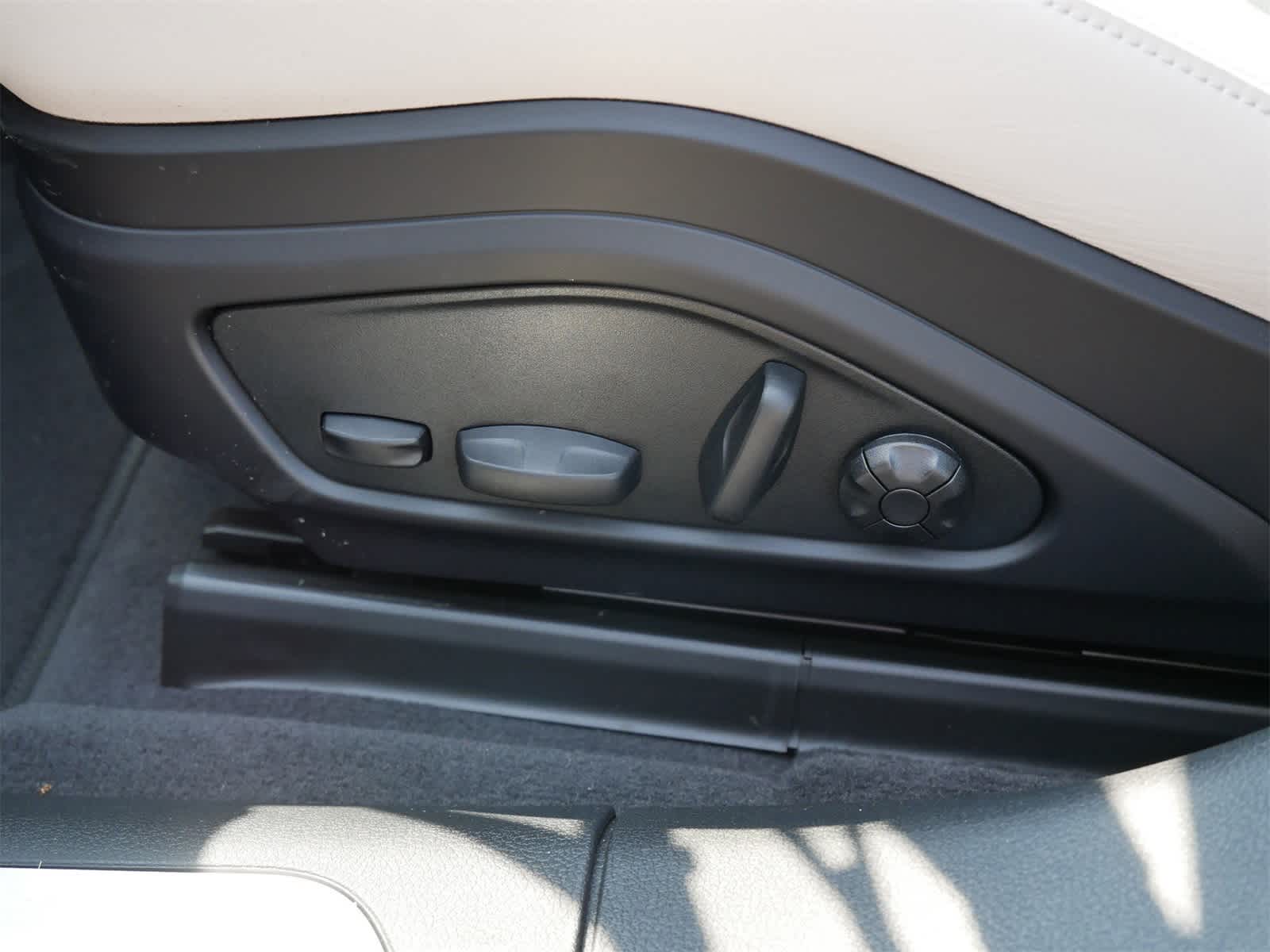 2025 Porsche Panamera 4 photo 10