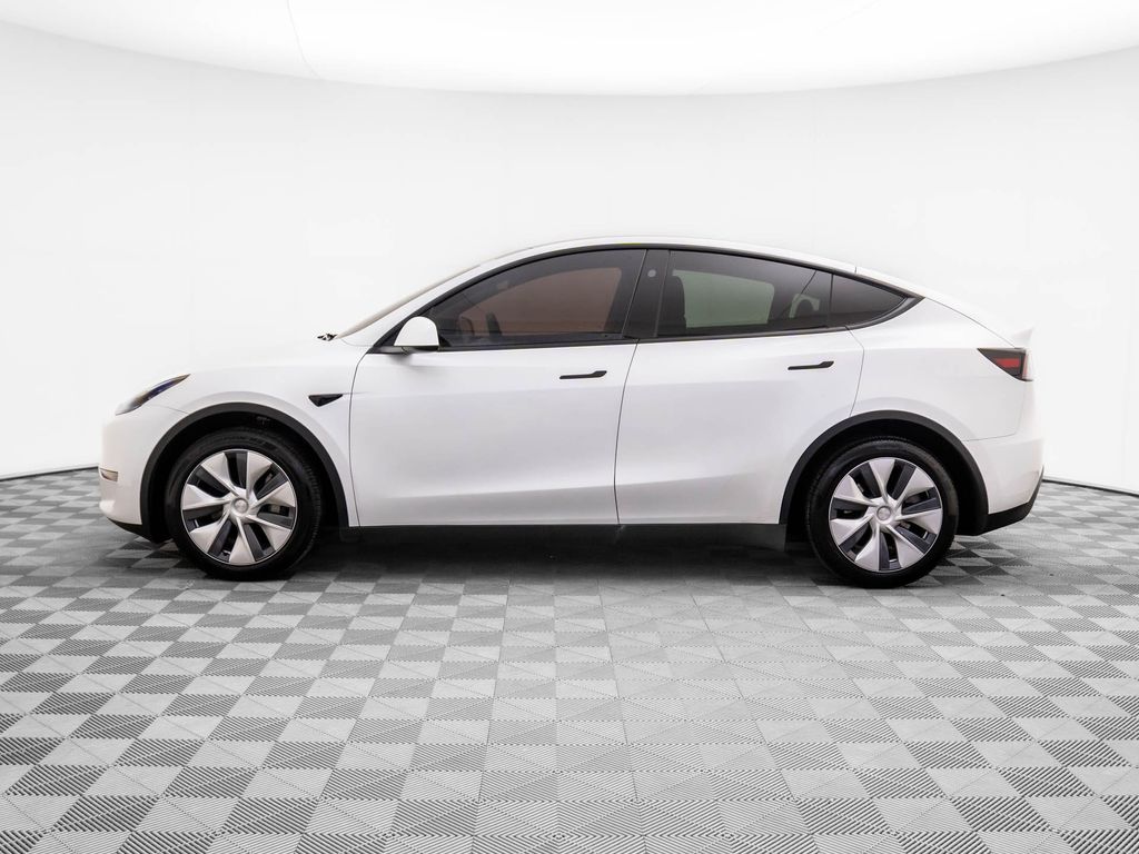 Used 2024 Tesla Model Y Long Range with VIN 7SAYGDEE2RA251384 for sale in Barrington, IL