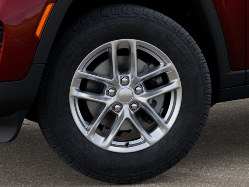 2025 Jeep Grand Cherokee Laredo photo 3