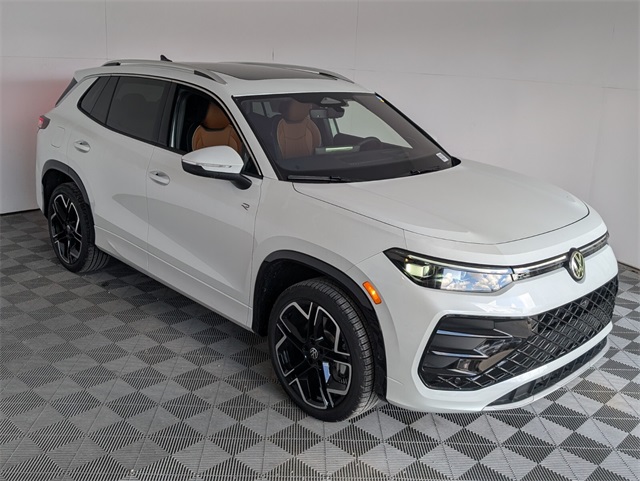 2025 Volkswagen Tiguan SEL R-Line Black photo 2