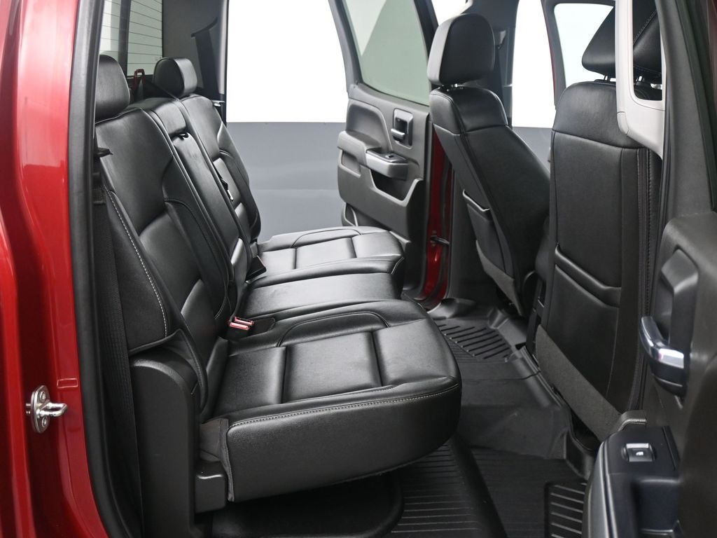 2018 Chevrolet Silverado 1500 LT photo 2