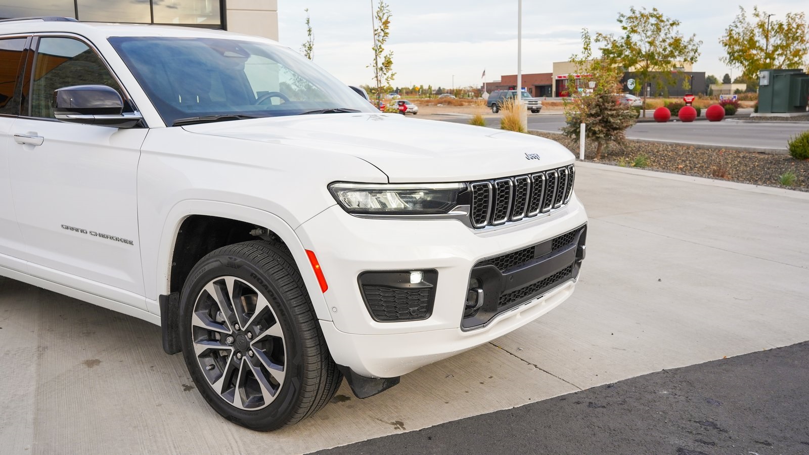 2022 Jeep Grand Cherokee Overland photo 4