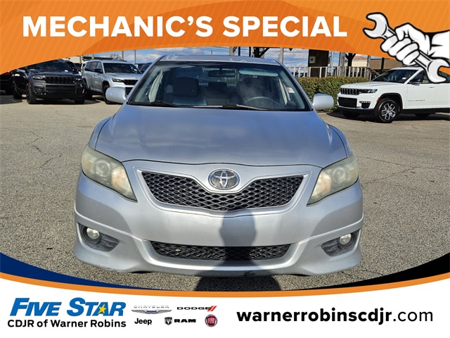 2011 Toyota Camry SE photo 2
