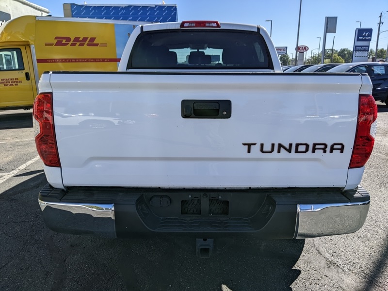 2017 Toyota Tundra SR5 photo 2