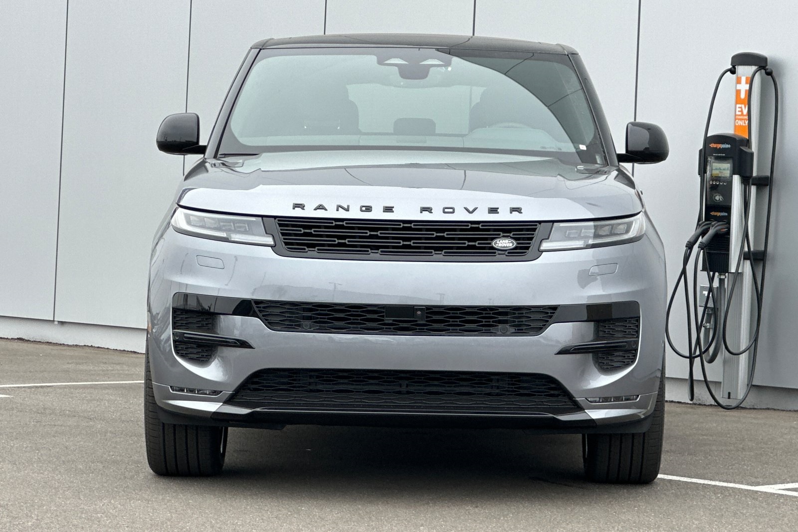 2025 Land Rover Range Rover Sport SE photo 9