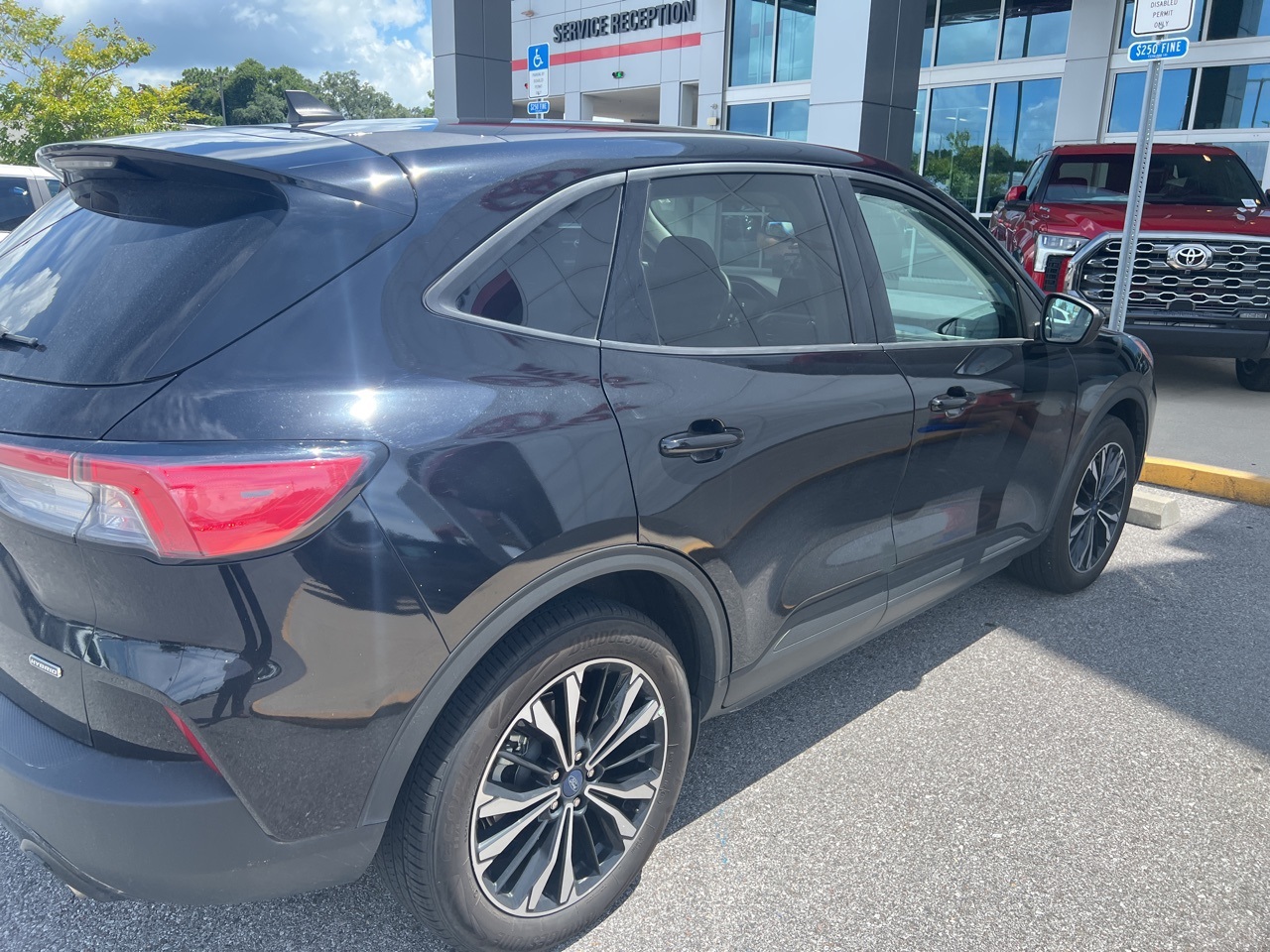 2022 Ford Escape SE Hybrid photo 3