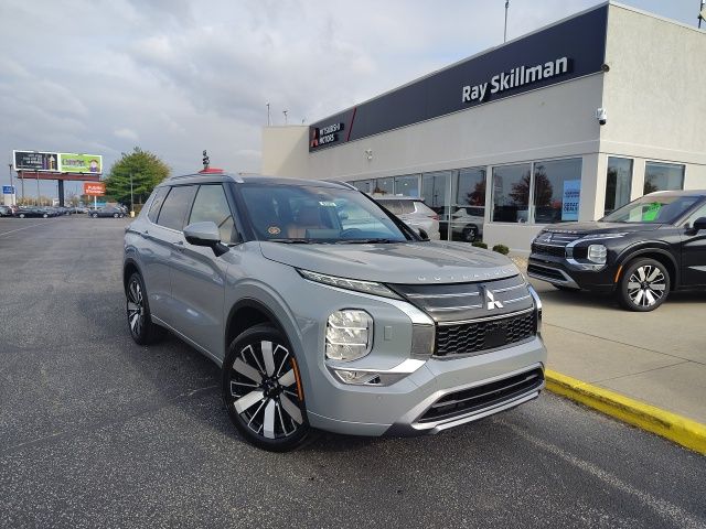 2025 Mitsubishi Outlander SEL's photo